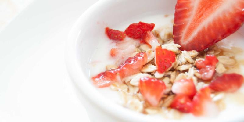 NBA裁判判罚尺度演变史：从肌肉碰撞到进攻美学，规则如何塑造篮球风格与球员动态